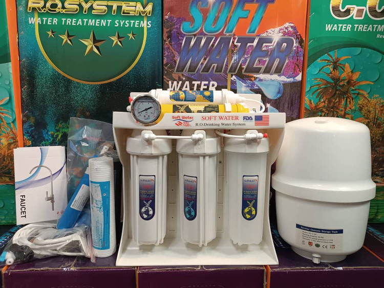 تصفیه آب ۶ مرحله soft water (گریدA)پایه پلاستیک (موتور تایوان)همراه با گارانتی12 ماه موتورولوازم